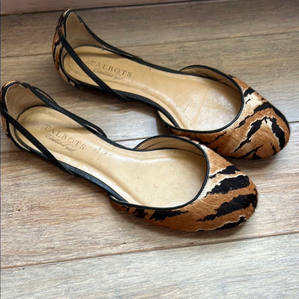 Talbot’s Calfskin Leather Flat Animal Print Black/Gold/Cream Back Strap size 8.5